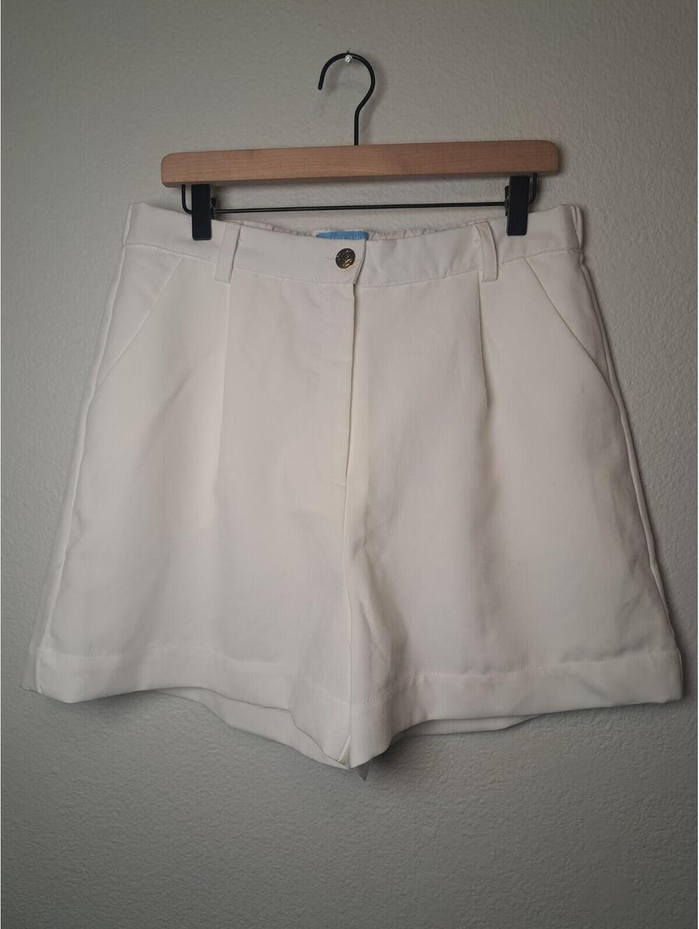 Draper James high-waisted white shorts Size 10 Streach Bend Double Layered
